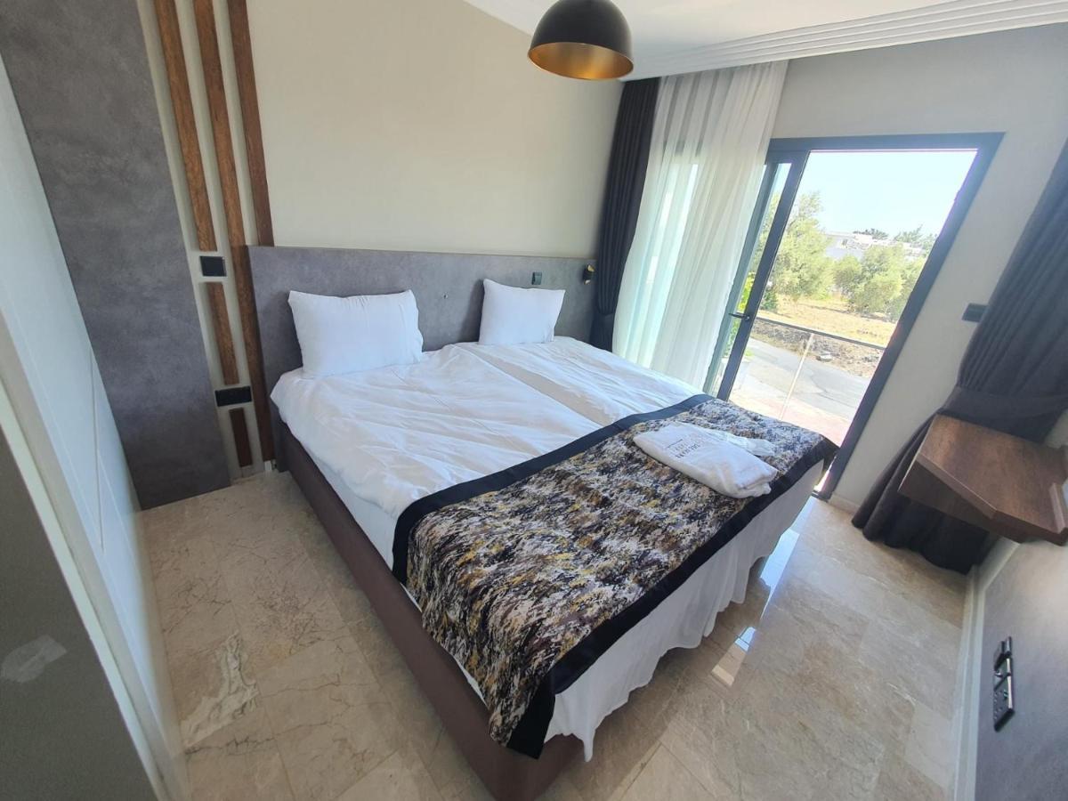 Luxury Hotel Room W Pool Near Beach In Kyrenia Kyrenia  Værelse billede